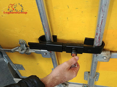 barrier seal cargo door lock how to use