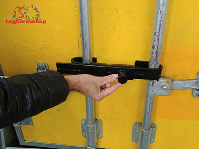 barrier seal cargo door lock how to use